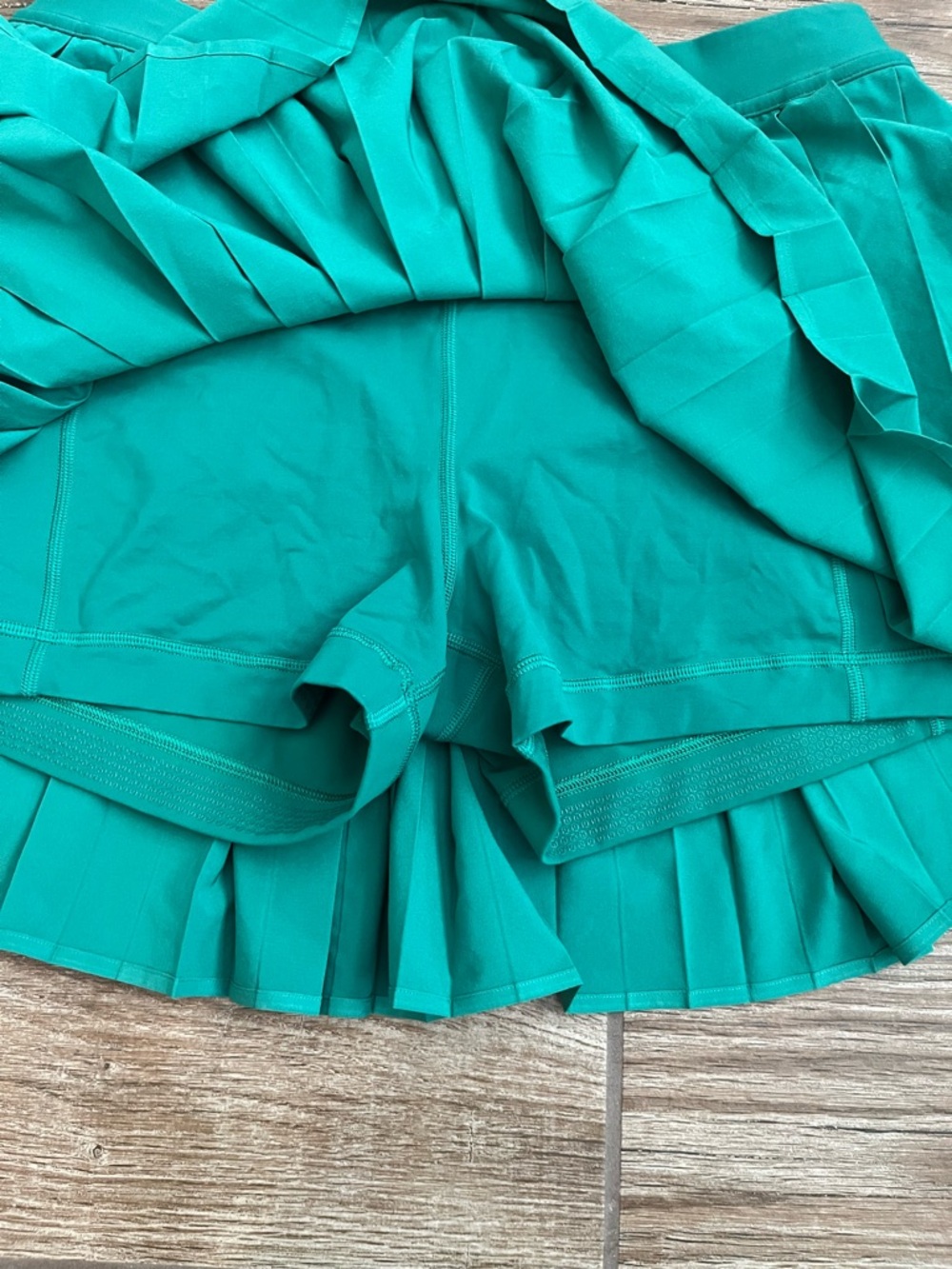 Lululemon Pleated Mini tennis Skirt in Green - Picture 3 of 4